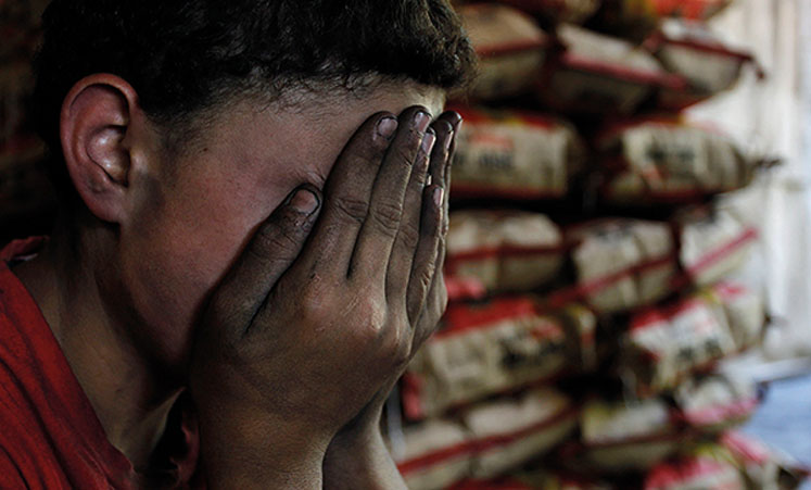 crianca trabalho carvao