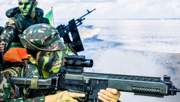 exercito mulher